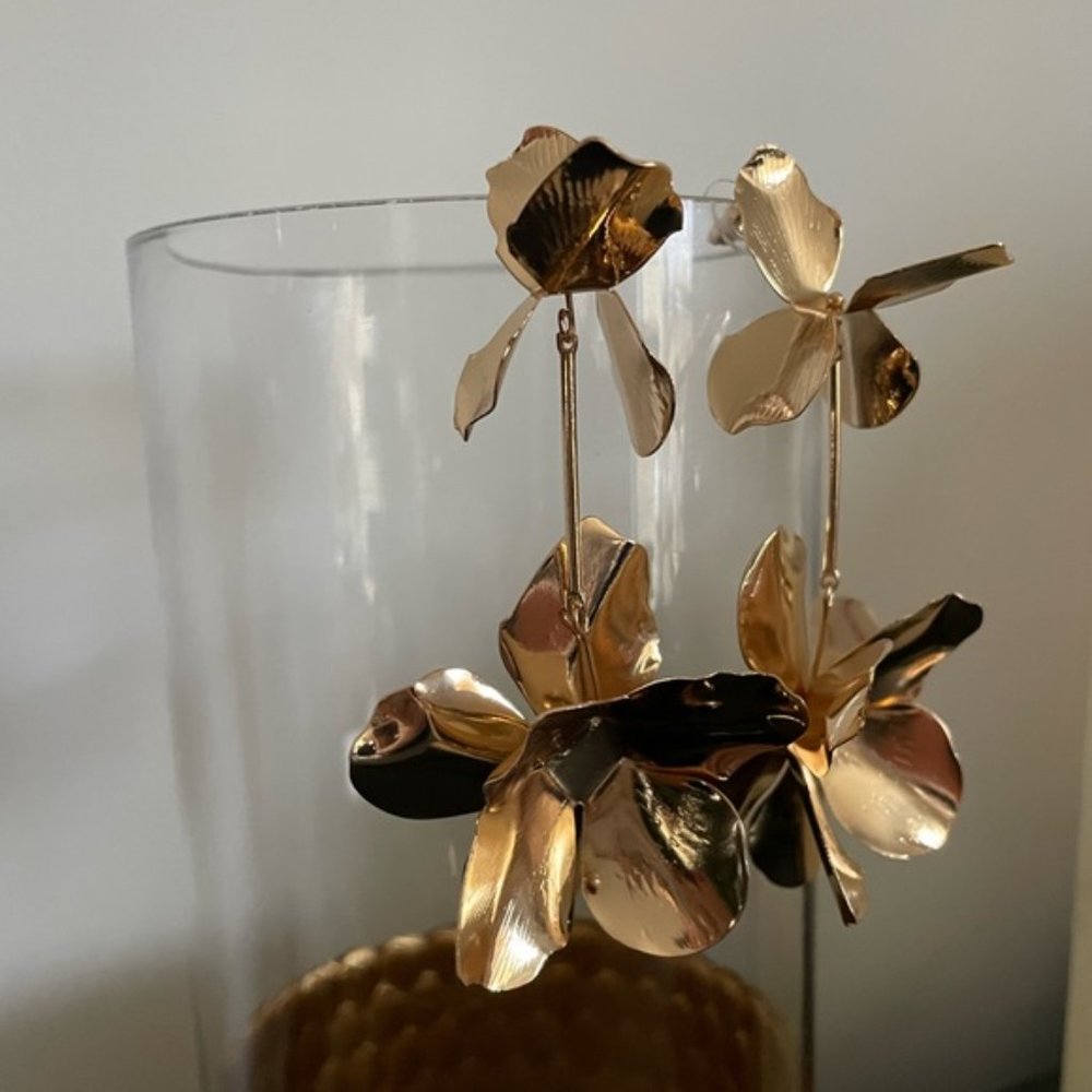 Abstract Gold Flower ๐น Anthro - Picture 2 of 7